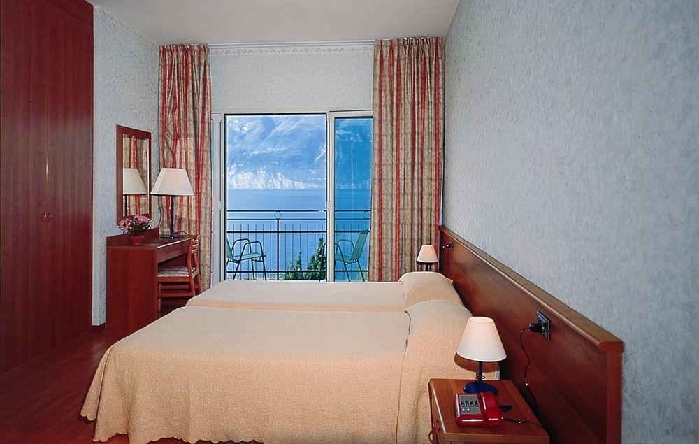 Hotel Nike Бренцоне-суль-Гарда Екстер'єр фото